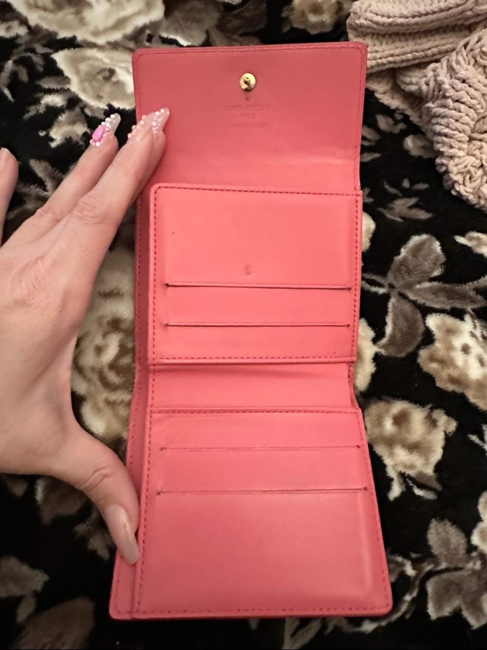 Louis Vuitton Glossy hot Pink Vernis Small Wallet - Picture 3 of 12
